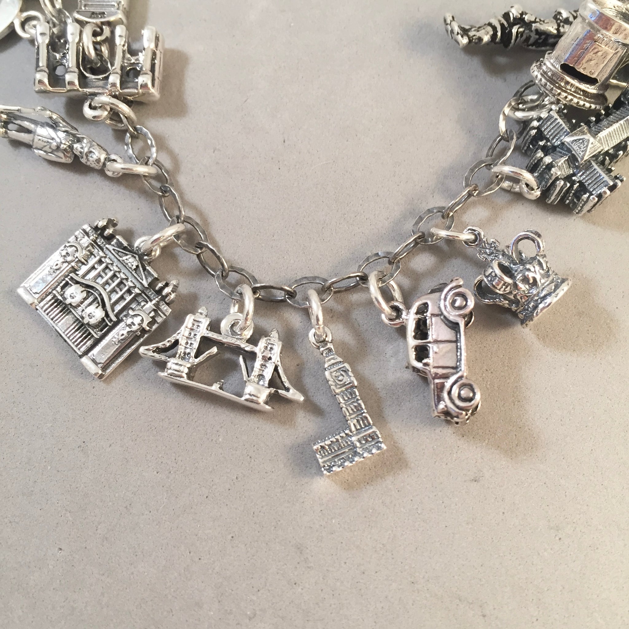 LONDON MEMORIES .925 Sterling Silver Travel Souvenir Charm Bracelet Bi –  Haylee's Silver